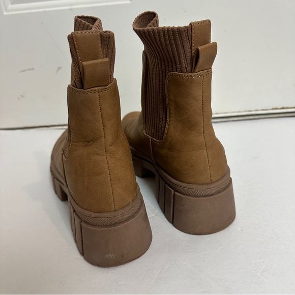 DV Dolce Vita tan pull on lug sole boots size 8 - Picture 3 of 5